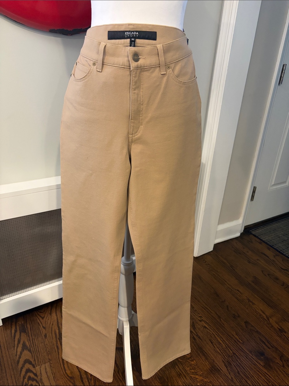 Escada Sport 5 pocket cotton tan khakis, size 10/EU 40, 32” Inseam, high waist
